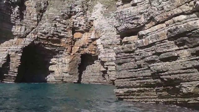 Вдоль старого града в Будве смотреть онлайн