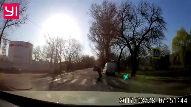 Дебил не пропустил пешехода смотреть онлайн
