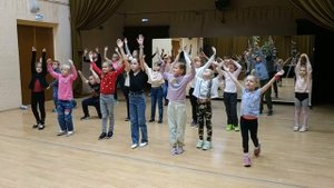 ОНЛАЙН мастер – класс по сценическому движению с участием театральной студии  «Пятое измерение»