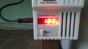 Обнаружение радона в помещении. Фильтр Петрянова vs радоновая ловушка.mp4