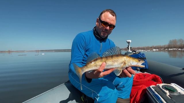 Рыбалка среди льдин на Каме. Судак Джиг Апрель 2021. смотреть онлайн