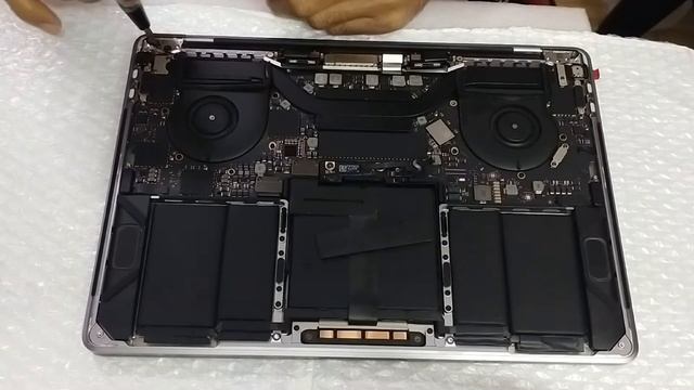How to change screen Macbook pro A1989 смотреть онлайн
