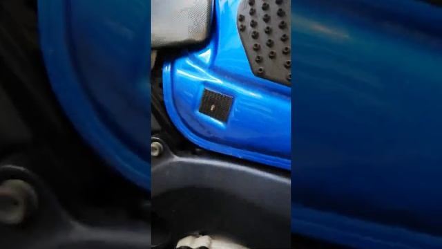 suzuki gsx r 600 снимаем аккумулятор. смотреть онлайн