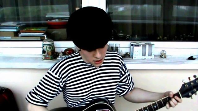 R. Nikolaenko - Любовь Никогда Не Умирает смотреть онлайн