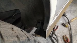 Пороги из профильной трубы на Nissan R'Nessa.