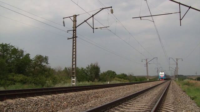 ЭП1М-650 с поездом Воркута - Адлер смотреть онлайн