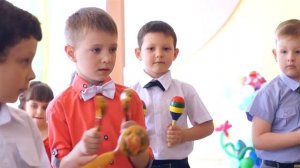 Детский сад. Игра на музыкальных инструментах.