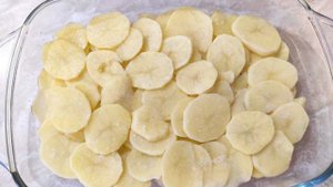 Запеканка из картофеля и пангасиуса с помидорами