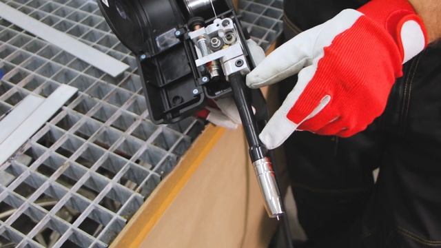 Почему на аппарате T3 GYS AUTO сварка происходит через рукав Spool Gun смотреть онлайн