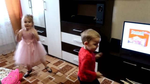 Как приучаю ребёнка спать в большой кровати без бортов