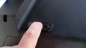 №075. SONY KDL-32R433B с разбитой матрицей на запчасти,есть нога.mp4