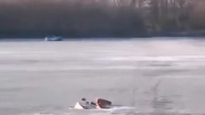 Трактор ушёл под лед