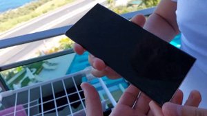 Что будет если Кинуть Телефон с Трещиной на Экране в ВОДУ ???