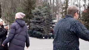 СОБЕРУ БУКЕТ,ПОДАРЮ ТЕБЕ  ТАНЦЫ ВПАРКЕ ГОРЬКОГО