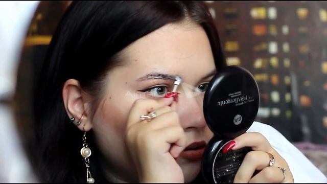 NK...МНЕ ИСПОРТИЛИ БРОВИ??? что с моими бровями? смотреть онлайн