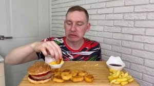 МУКБАНГ БУРГЕРЫ НАГГЕТСЫ КАРТОШКА ФРИ MUKBANG BURGERS NUGGETS FRIES KFC