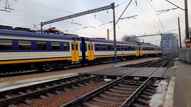 ЭКСКЛЮЗИВ. ЧМЭ3Т с ЭР2Т-7211 покидает КЭВРЗ через Киев-Пасс смотреть онлайн