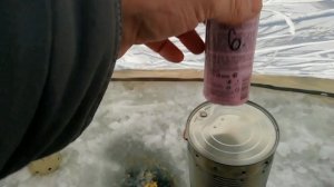 Зимняя рыбалка при штормовом ветре. Обогрев рыбацкой палатки свечёй, печкой из консервных банок.