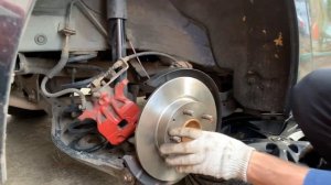 Прикипание направляющих, замена задних тормозов Мазда 3 2014 своими руками