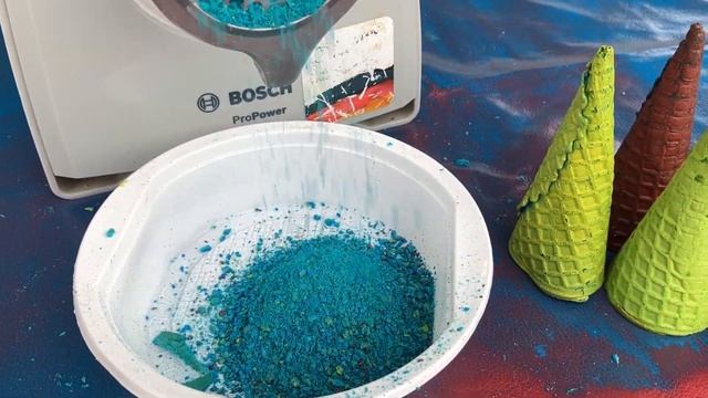 Colorful Waffle Cone vs Meat Grinder смотреть онлайн