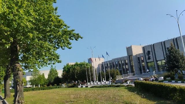 Прогулка по Москве: путь от АТиСО в сторону метро.