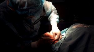 Ушивание мочки уха (последствия ношения тяжелых серег)