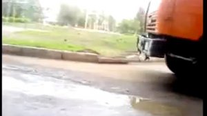 В Уфе асфальт кладут в лужи, а начальник отпирается