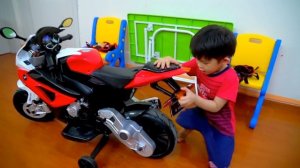 Baby Xavi Unboxing and Assembling BMW S1000 RR Mini SportBike - Battery Powered Motorcycle