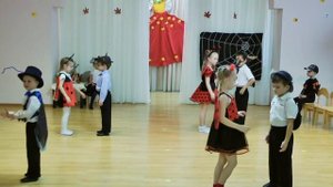 Парный танец божьих коровок и жуков