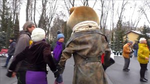 С ГЛАЗ КРАСИВЫХ УПАДЕТ СЛЕЗА