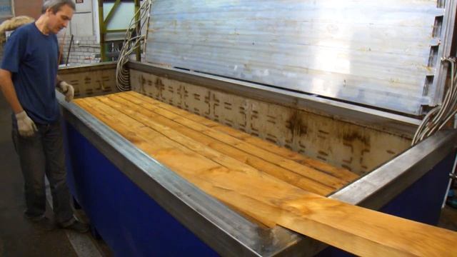 Выгрузка пиломатериала из пресс-вакуумной сушильной камеры EcoWood VD смотреть онлайн