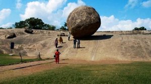 Почему огромные «висячие» валуны не падают по всему миру