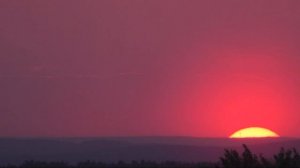 Солнце уходит за горизонт