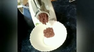 Свекольная икра и печеночные кнели.