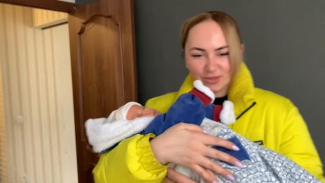 VLOG: ВПЕРВЫЕ ВЗЯЛА РЕБЁНКА НА РУКИ...???