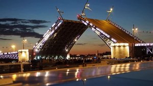 Развод мостов в Санкт-Петербурге (июль 2022)