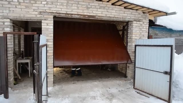 Подъемно-поворотные гаражные ворота