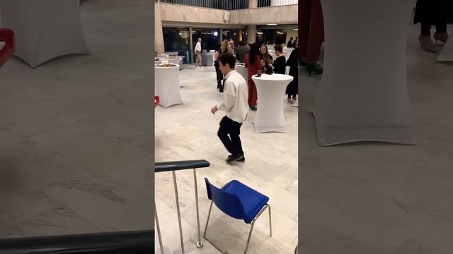 Узнали песню? 😍 #piano смотреть онлайн