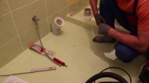 Установка унитаза  Часть 3  Сверлим отверстия, крепим унитаз