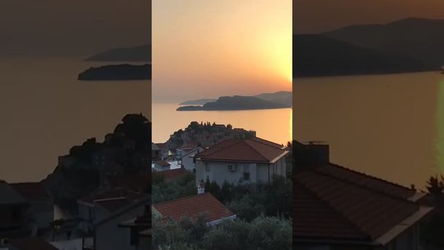 Потрясающий закат в Sveti Stefan Черногория