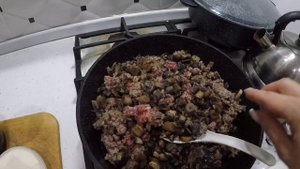 Фунчоза с фаршем и грибами и окрошка #еда #кухня #рецепт #рецепты #окрошка #фунчоза #готовимдома