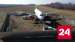 Самолет, совершивший экстренную посадку в поле, готовят к взлету - Россия 24