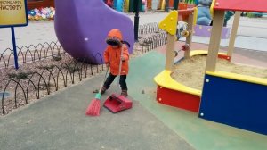 Попросил у дворника инвентарь :)))