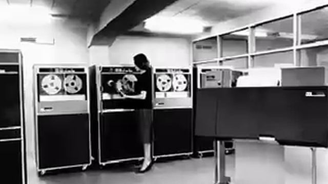 "EVOLUTION" - Linux Commercial смотреть онлайн