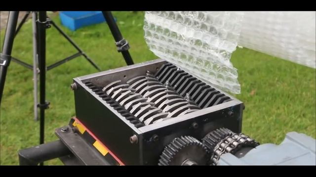 Шредер vs различные предметы. Шредер измельчает предметы.