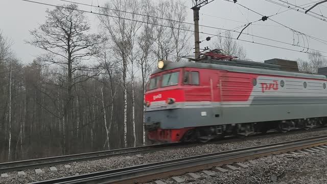 "Бывший из Белово!" ВЛ10У-898 с грузовым поездом и приветливой бригадой!