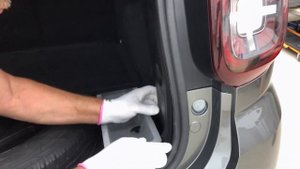 Установка декоративных накладок на ковролин на задние фонари для автомобиля Рено Дастер 2