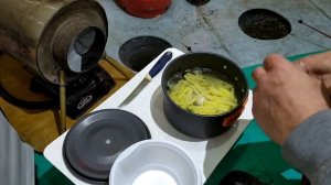 Зимняя УХА на УЕЛГАХ.РыбалкА на КарасЯ