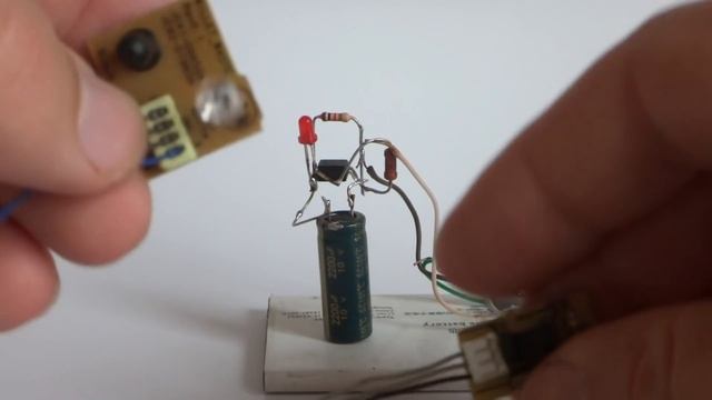 ? БЛИНКЕР НА ОПТОПАРЕ  ?  Очень Простая Схема из Четырех деталей
