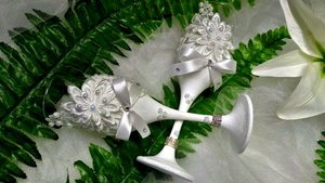 Свадебные бокалы своими руками с кружевом в белом цвете //  МК